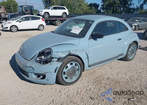 2015 Volkswagen Beetle 1.8T Fleet Edition z USA, uszkodzony, nr VIN 3VWF17AT1FM645428